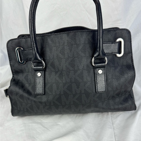 Michael Kors Hamilton Signature MK
Black Shoulder bag Handbag Saffiano
Leather - Picture 6 of 15